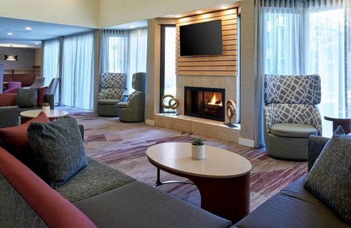 Eden Prairie Hotel | Great Value, Quality Stay! Pets Allowed with Fee, Indoor Swimming Pool!