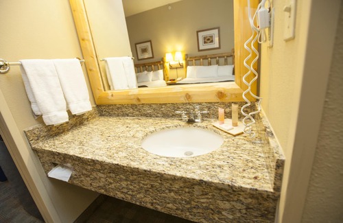 Lake Delton Resort | Great Wolf Lodge Wisconsin Dells