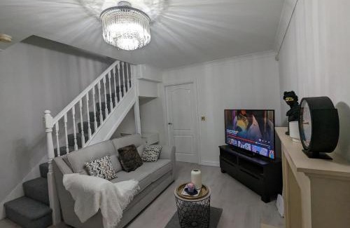 Walsall Apartment | Greatmindz's home away from home
