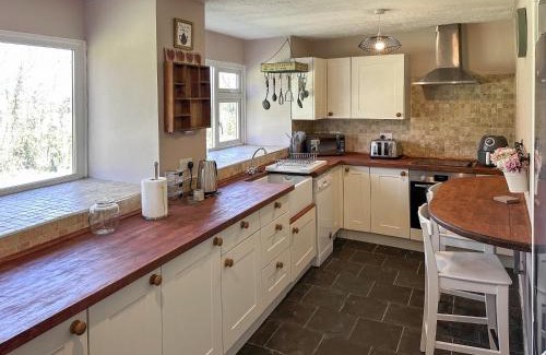 Llangain House | Green Castle