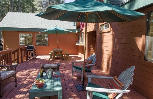 Truckee Cabin | Green Gables Mountain Lodge - Wood Burning Fireplace - Sleeps 8-12 Ping Pong