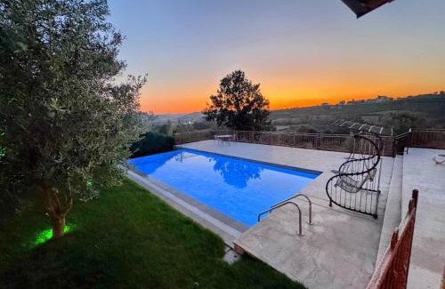 Petrele Villa | Green Garden Villa & Pool