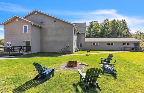 Waterford Township Apartment | Green Goose Lodge - Studio Apt Sleeps 4 Condo