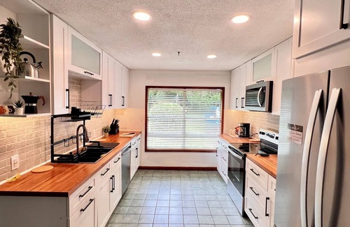 High Springs Cottage | Green Hideaway ! Your perfect retreat in nature!🍃
