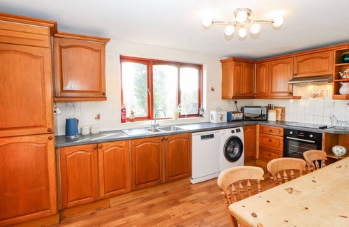 Arrad Foot Cottage | GREEN HILLS FARM, pet friendly, with hot tub in Ulverston