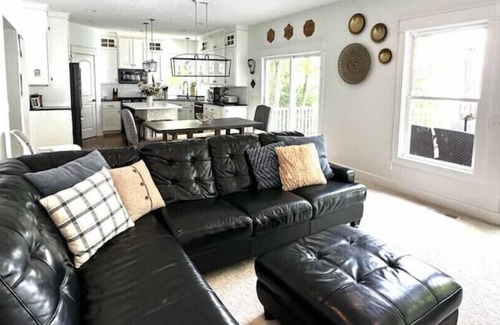 Bradley House | Green Lake Hilltop Hideaway