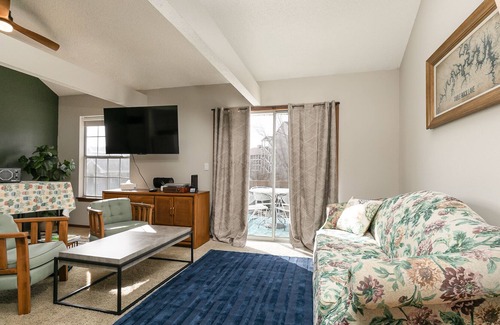 Table Rock Condo | Green Meadow Getaway