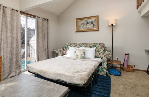 Table Rock Condo | Green Meadow Getaway