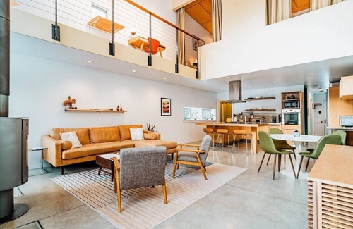 Jamaica Cabin | Green Mountain Modern House: iconic modern getaway
