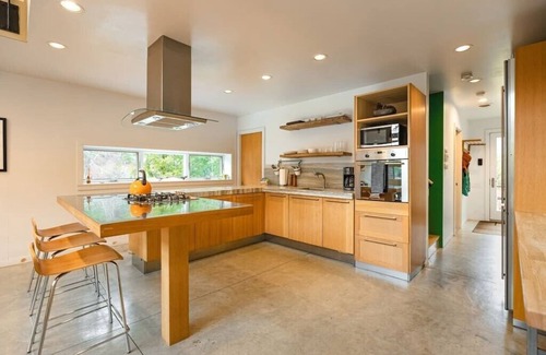 Jamaica Cabin | Green Mountain Modern House: iconic modern getaway