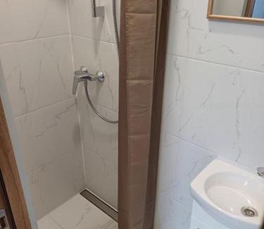 Klaipeda House | Green Oaks Private Rooms with Private Shower