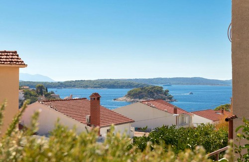Krizna luka Apartment | Green Oasis Hvar town