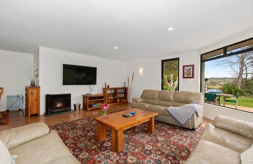 Mangawhai Heads House | Green Oasis - Mangawhai Heads Holiday Home