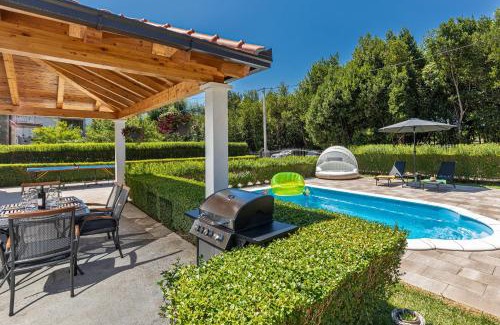 Ljuta Apartment | Green paradise with swimming pool