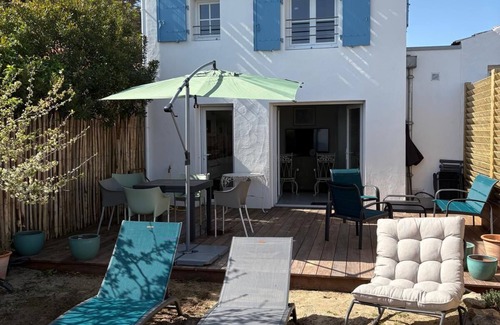 Barbatre House | Green sailing: a stopover with your feet in the water