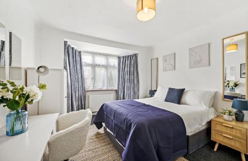 London Borough of Ealing Apartment | Greenford Hububb Stay