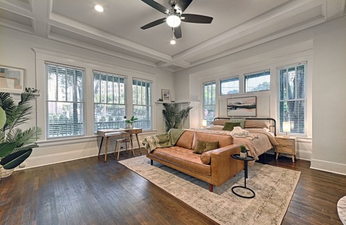 Uptown House | GREENHOUSE 🍀 1BD 1BA 🏠 Trolley 🚎 Pets 🐶 NEW 🌿