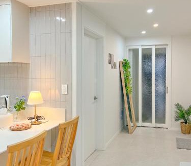 Inheon Apartment | #GreenLine House #Remodeled #6 Guests #2nd Subway Line #1st Floor