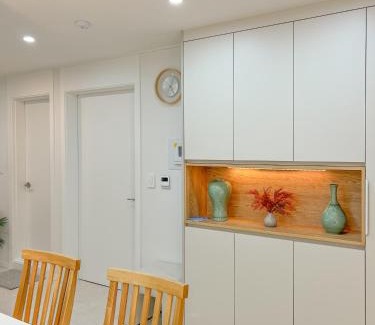 Inheon Apartment | #GreenLine House #Remodeled #6 Guests #2nd Subway Line #1st Floor
