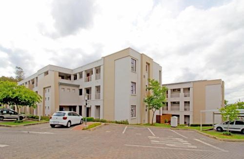 Greater Johannesburg Metropolitan Area Apartment | GREENWICH 2 bedroom 2 bath serv apart with 24hrs electricity