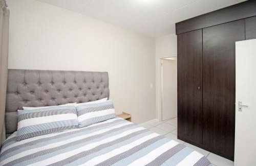 Greater Johannesburg Metropolitan Area Apartment | GREENWICH 2 bedroom 2 bath serv apart with 24hrs electricity