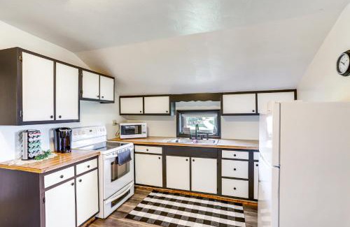 New Haven  Huron County Apartment | Greenwich Countryside Apartment with Shared Yard