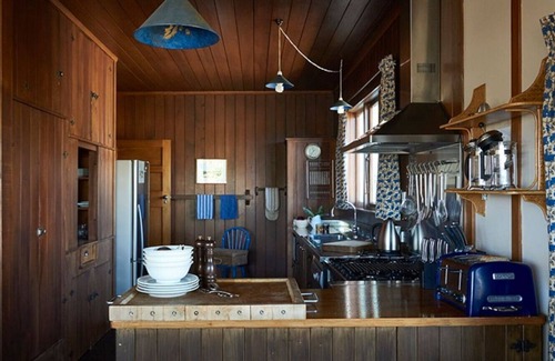 Hilltop Villa | Greenwood Lodge at Lake Taupo | Lakeside Escape w/Beach, Lawn & Mooring