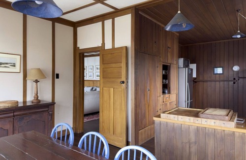 Hilltop Villa | Greenwood Lodge at Lake Taupo | Lakeside Escape w/Beach, Lawn & Mooring