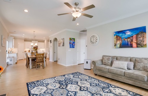 Greer House | Greer Family Home w/Library, Sunroom & Backyard!