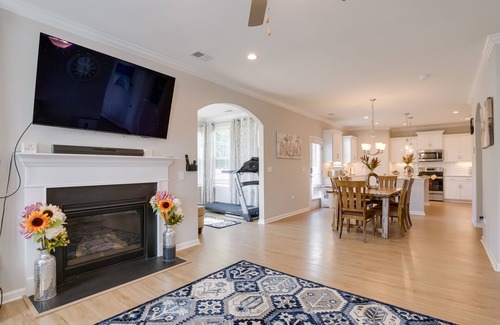 Greer House | Greer Family Home w/Library, Sunroom & Backyard!