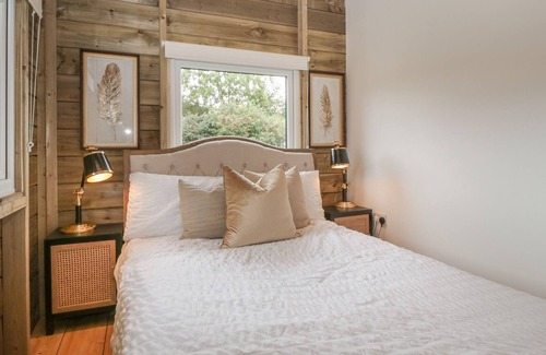 Winscombe Cottage | GRENADIER, pet friendly, with a garden in Sandford, Somerset