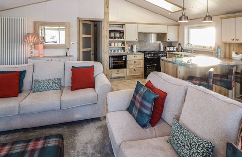Warton Cottage | GRESSINGHAM 7, family friendly, with pool in Carnforth