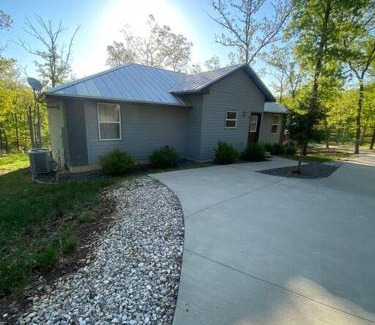 Lake Ozark House | Grey Cabin Sleep 16- free VIP!