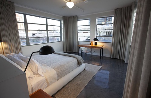 Tyler Hotel | Greyhound Inn - Deluxe King Suite