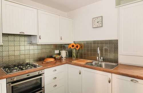 Crieff Cottage | GREYSTONES COTTAGE, family friendly, with a garden in Crieff