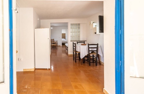 Llanca Apartment | Grifeu 15 - Small apartment with patio