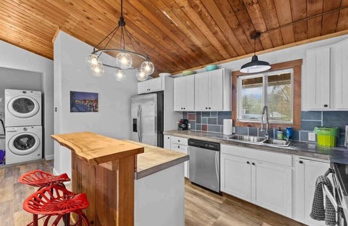 Stowe Area Apartment | Griffin Chalet 4 ~ mile to Stowe