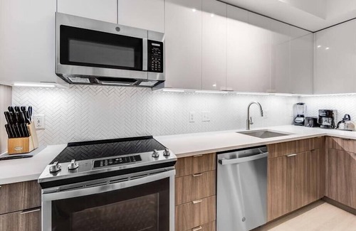 NoMa Hotel | Grill & Sundeck | Capitol Hill | Mins from New York Avenue