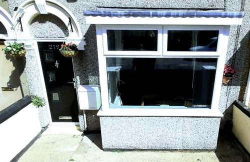 Grimsby House | Grimsby-Cleethorpes Sleeps 7