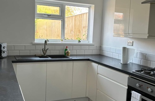Grimsby Apartment | Grimsby Workers Haven 4 Bed Renovated House Sleeps 8n