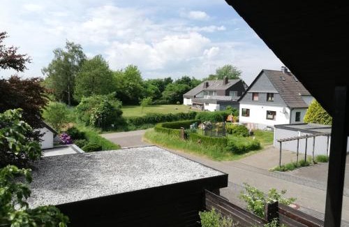 Leichlingen Apartment | Großzügige und kunstvolle Dachgeschosswohnung