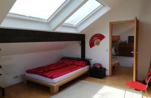 Leichlingen Apartment | Großzügige und kunstvolle Dachgeschosswohnung