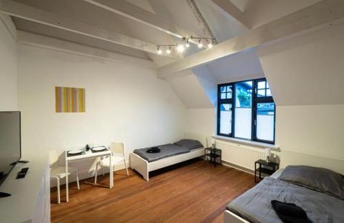 Ahrensburg Apartment | Grosse-Monteurwohnung-in-Villa-4-Zimmer-WLAN-TV-Kueche-Ahrensburg-Naehe-Hamburg-OD06b