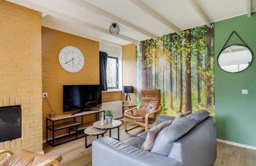 Zwiggelte House | Grote Bonte Specht I Moderne Bungalow aan Bosrand