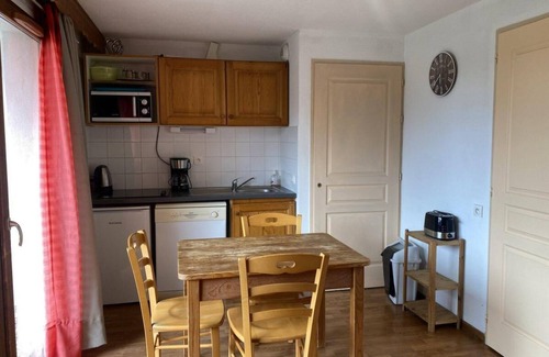 La Joue du Loup Apartment | Ground floor, swimming pool, terrace, parking, tv, ski locker, 25m², La Joue du Loup