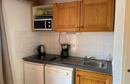 La Joue du Loup Apartment | Ground floor, swimming pool, terrace, parking, tv, ski locker, 25m², La Joue du Loup