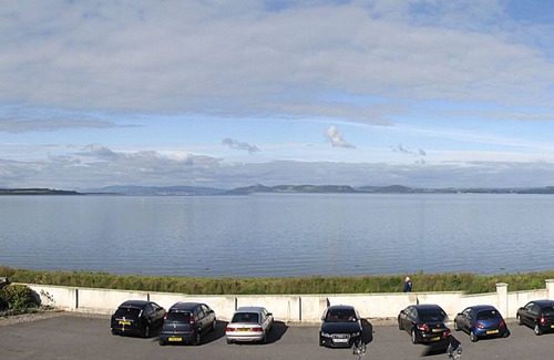 Ardersier Apartment | Ground-floor 3 bedroom apartment right on the beach