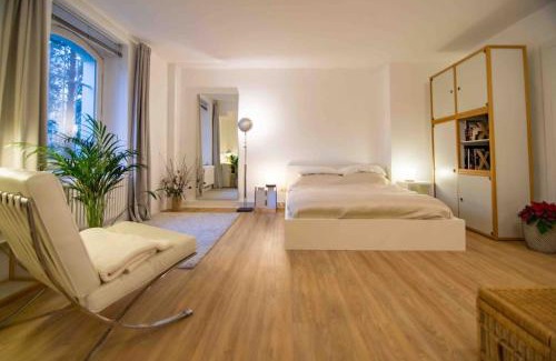 Westend Apartment | Ground Floor in Villa in Charlottenburg Garden View