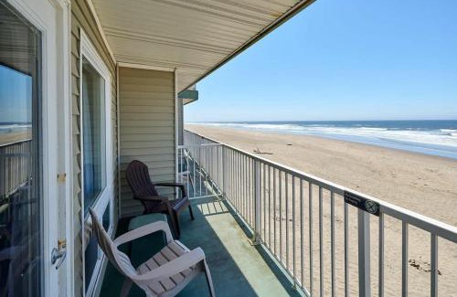 Lincoln City House | Ground Floor Studio - Easy Beach Access - Pool and Hot Tub
