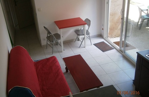 Saint-Pierre-de-Vassols Cottage | Ground floor apartment in provencal area